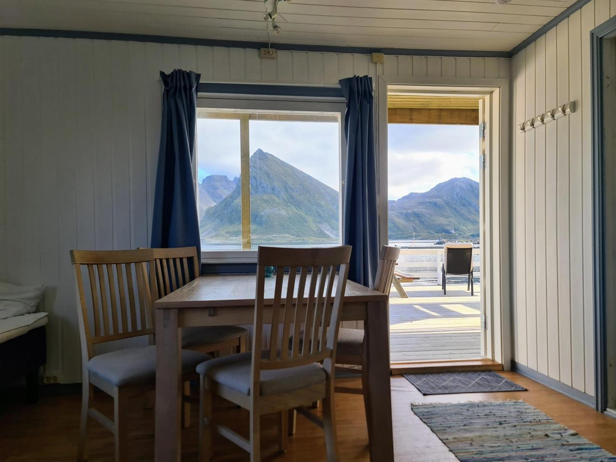 Lydersen Rorbuer Hostel And Apartments Kvalvika And Rytten Fredvang Exterior photo