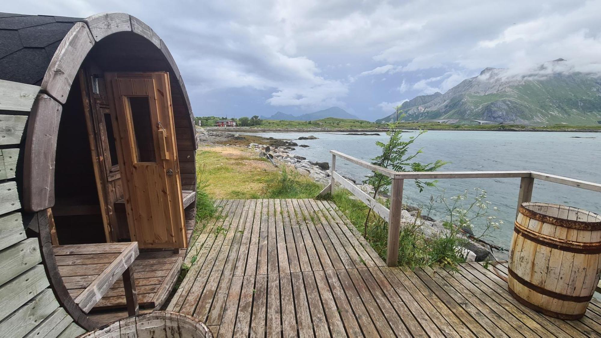 Lydersen Rorbuer Hostel And Apartments Kvalvika And Rytten Fredvang Exterior photo