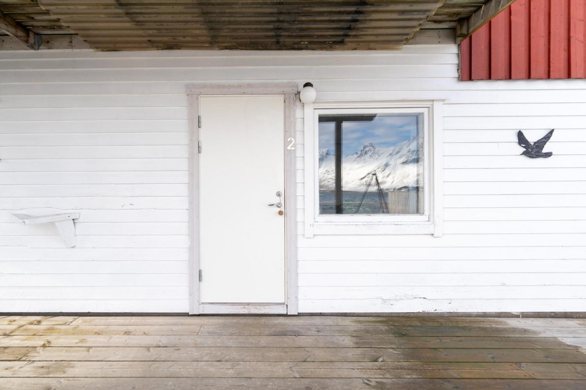 Lydersen Rorbuer Hostel And Apartments Kvalvika And Rytten Fredvang Exterior photo